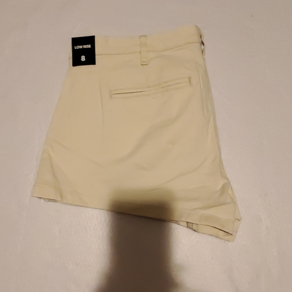 NWT Express Cream Low Rise Shorts Womans Size 8 - Picture 3 of 4